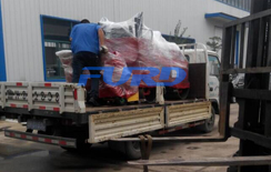 福瑞得機(jī)械座駕壓路機(jī)，路面開槽機(jī)成功裝車及時(shí)發(fā)貨
