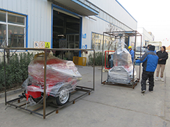 福瑞得機(jī)械1臺(tái)灌縫機(jī)，1臺(tái)移動(dòng)燈車，一臺(tái)馬路吹風(fēng)機(jī)打包裝柜出口新加坡