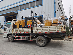 福瑞得機(jī)械雙輪壓路機(jī)、灌縫機(jī)發(fā)往江蘇